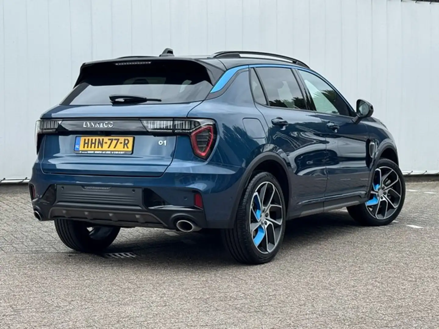 Lynk & Co 01 1.5 Hybrid 262PK met Zwarte hemel, Panoramadak, In Bleu - 2