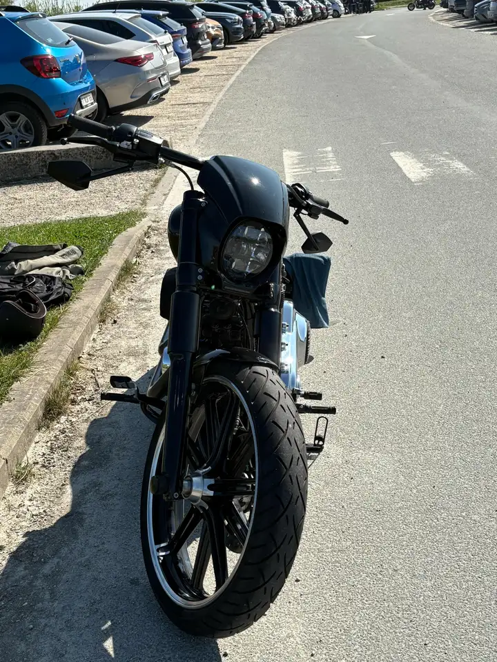 Harley-Davidson Breakout
