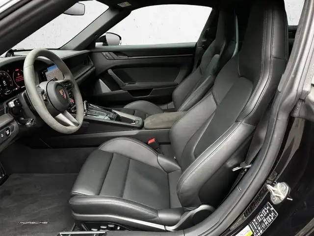 Porsche 911 view 9