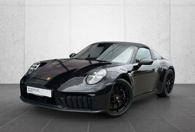 Porsche 911 view 4