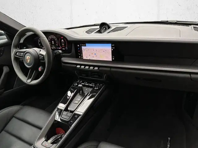 Porsche 911 view 8
