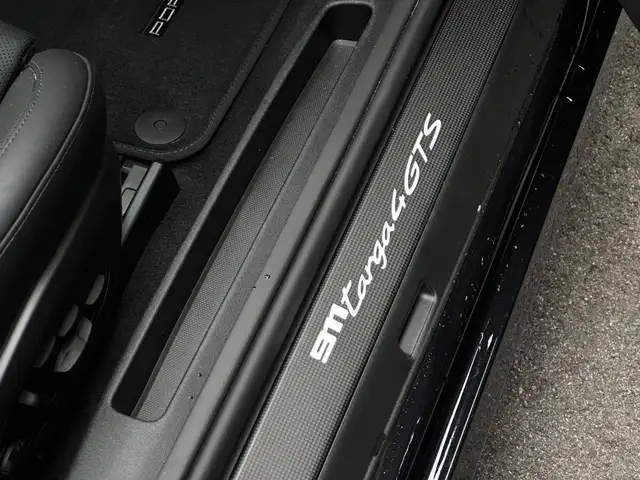 Porsche 911 view 12