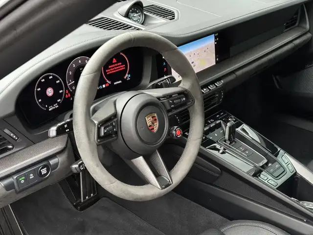Porsche 911 view 7
