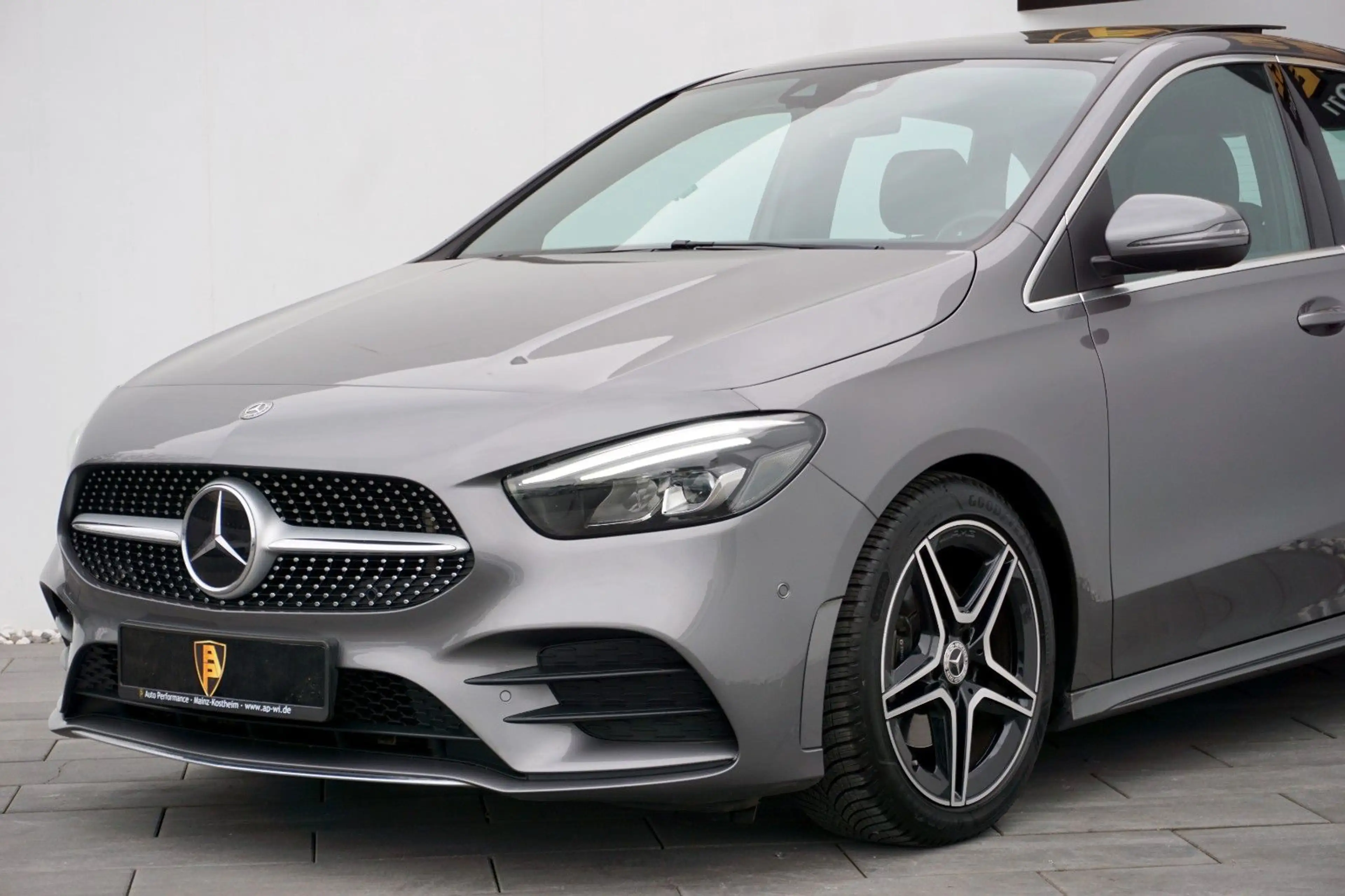 Mercedes-Benz B 200 *7G|3xAMG-Line|PANO|Distronic|MBUX|Kamera — photo 2