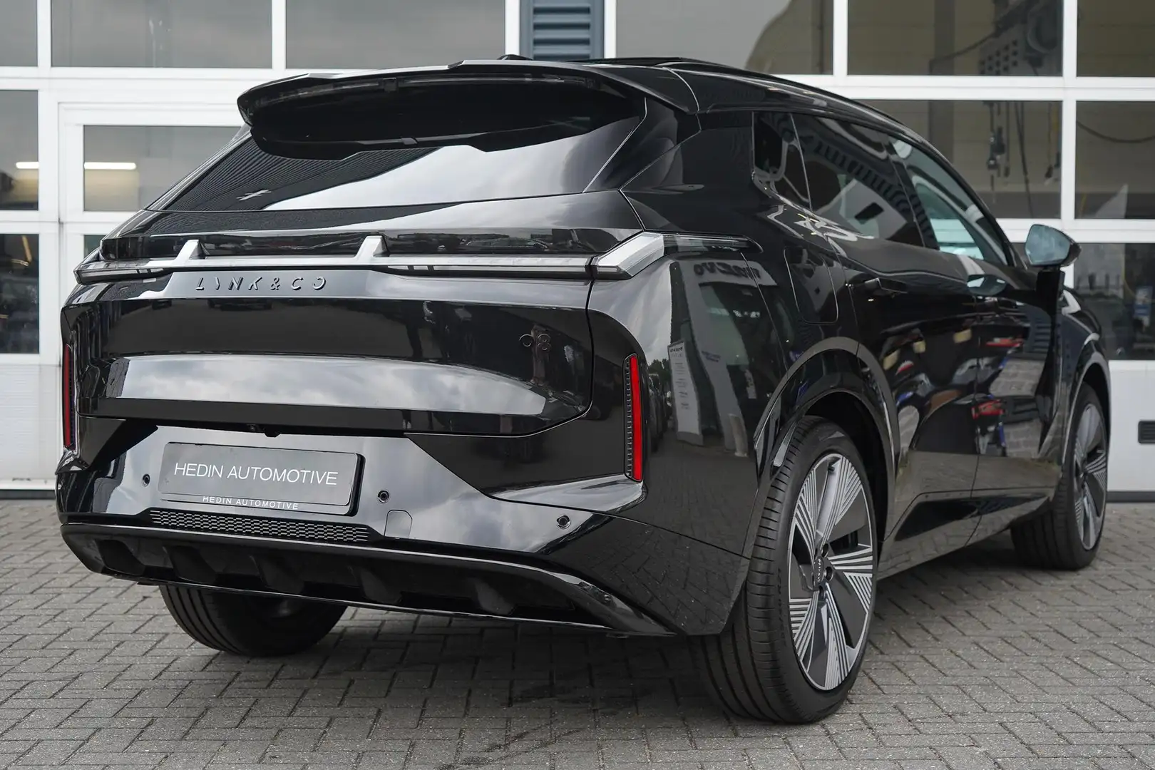 Lynk & Co 08 1.5 More , UIT VOORRAAD LEVERBAAR Schwarz - 2