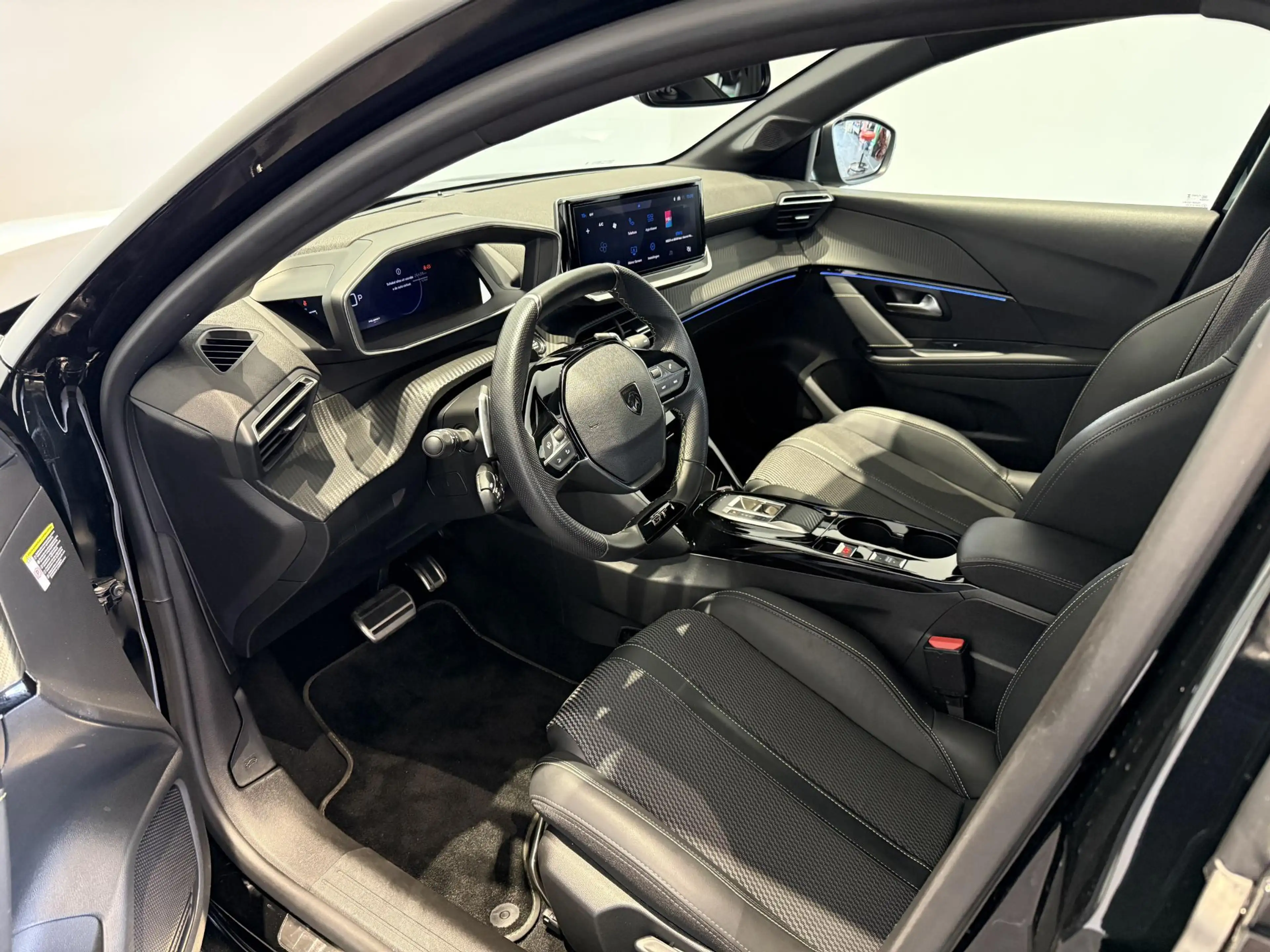 Peugeot 208 1.2 Hybrid 110 e-DCS6 GT l Camera l Navi l Parkeer — photo 8