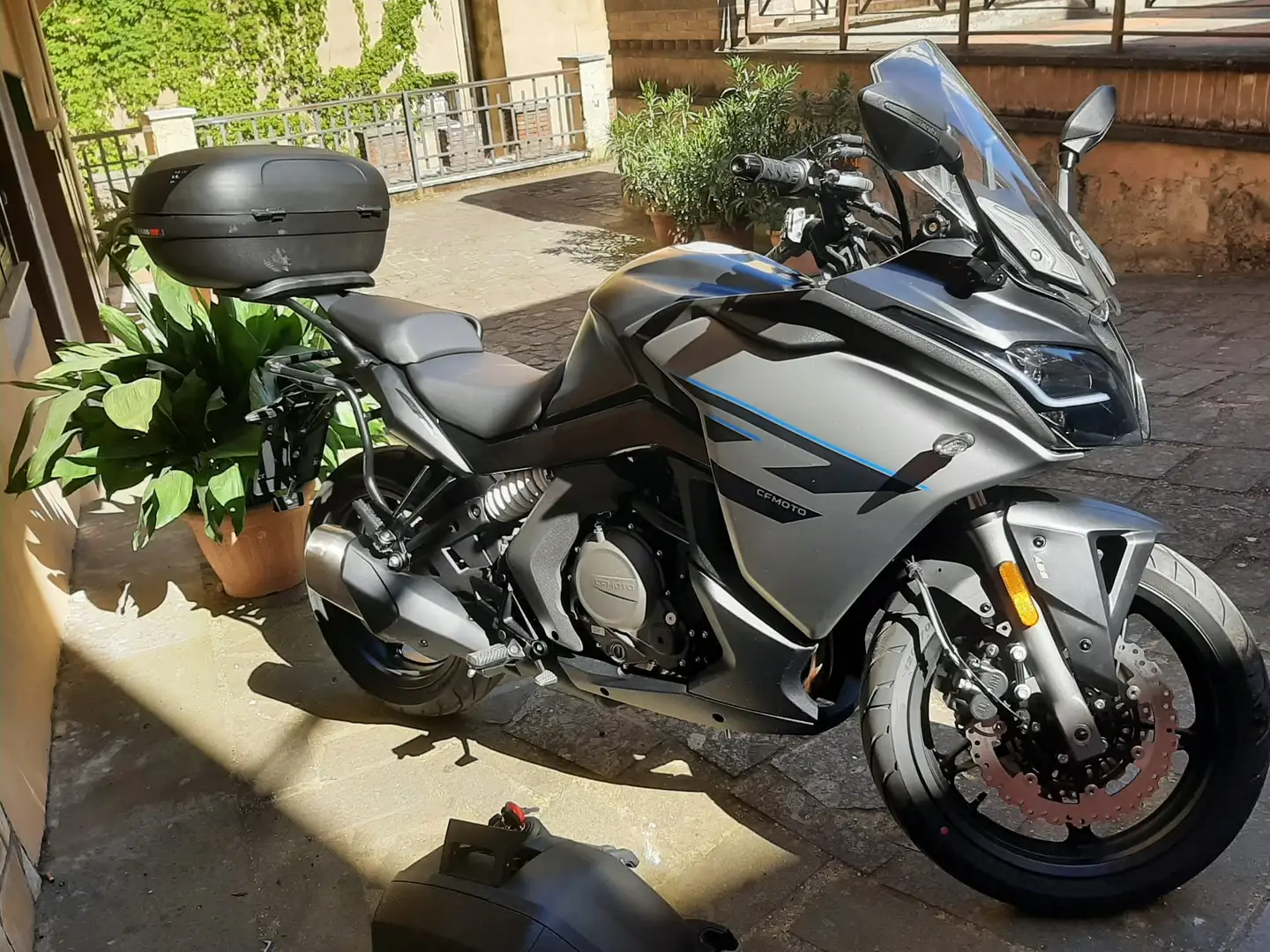 CFMOTO 650GT base Gris - 1
