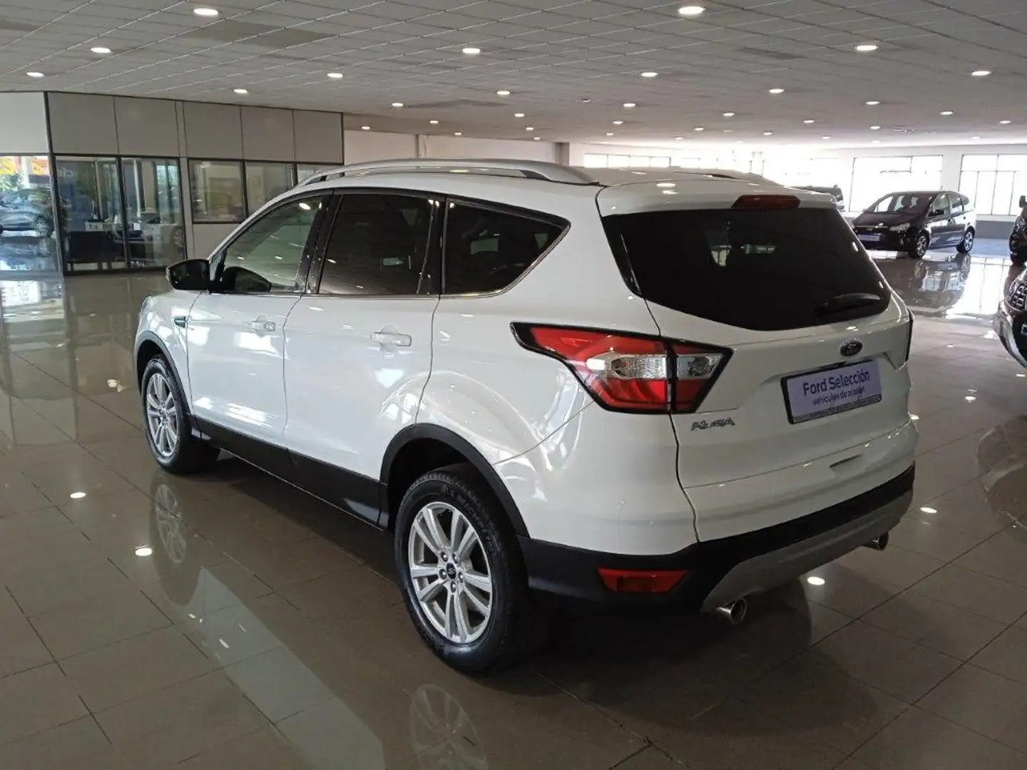 Ford Kuga 2.0TDCi Auto S&S Trend+ 4x4 150 Wit - 2