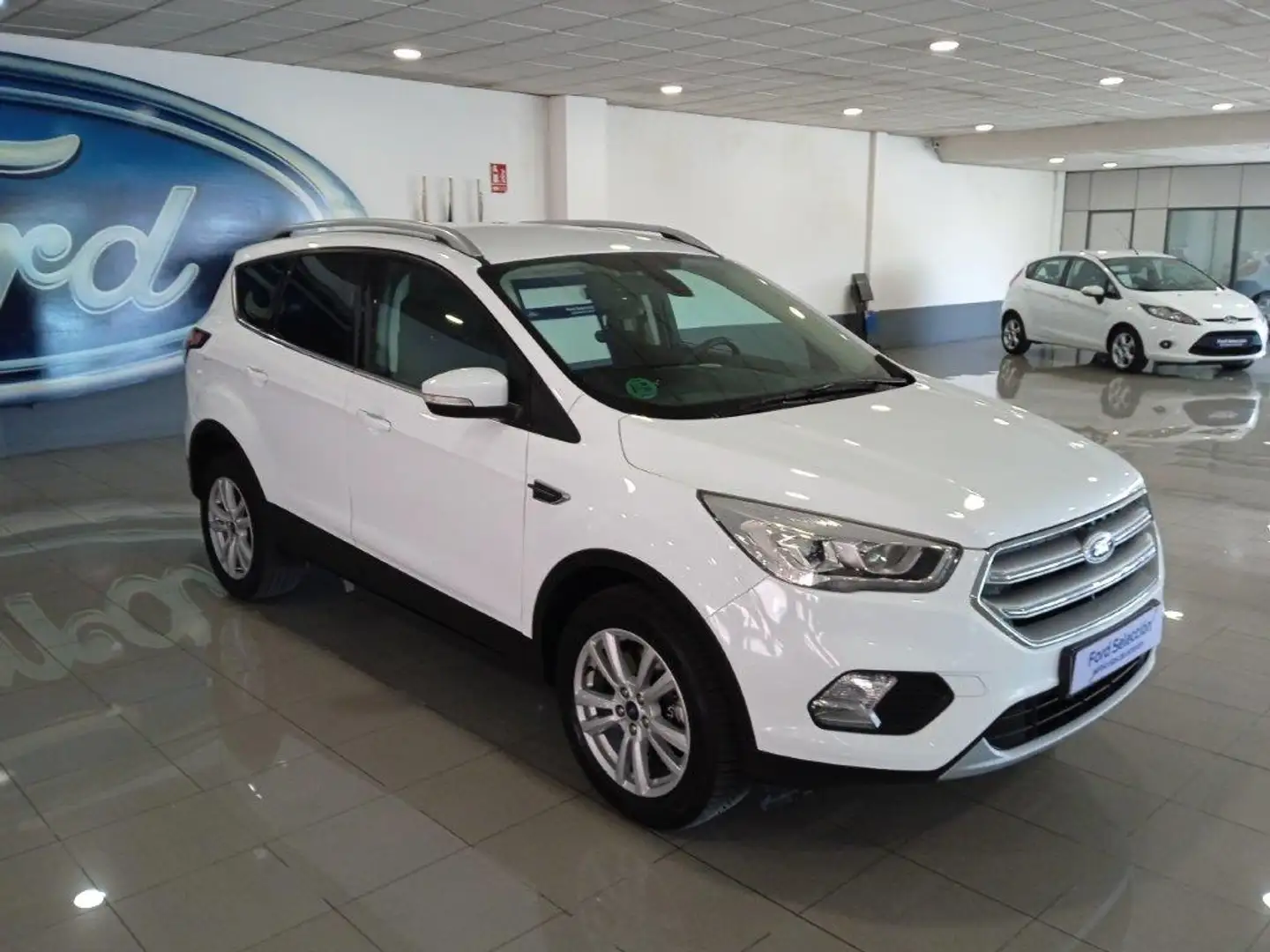 Ford Kuga 2.0TDCi Auto S&S Trend+ 4x4 150 Wit - 1