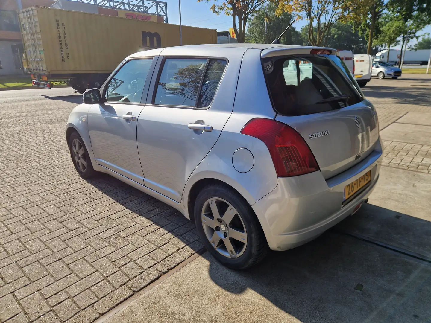 Suzuki Swift Swift 1.3 Shogun Stříbrná - 1