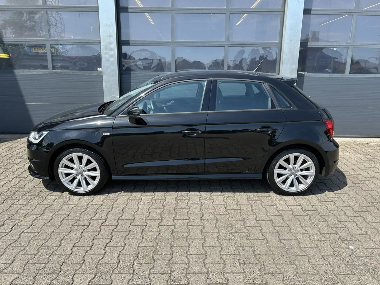 Audi A1 1.0 TFSI 95pk Adrenalin / S-Line Noir - 2
