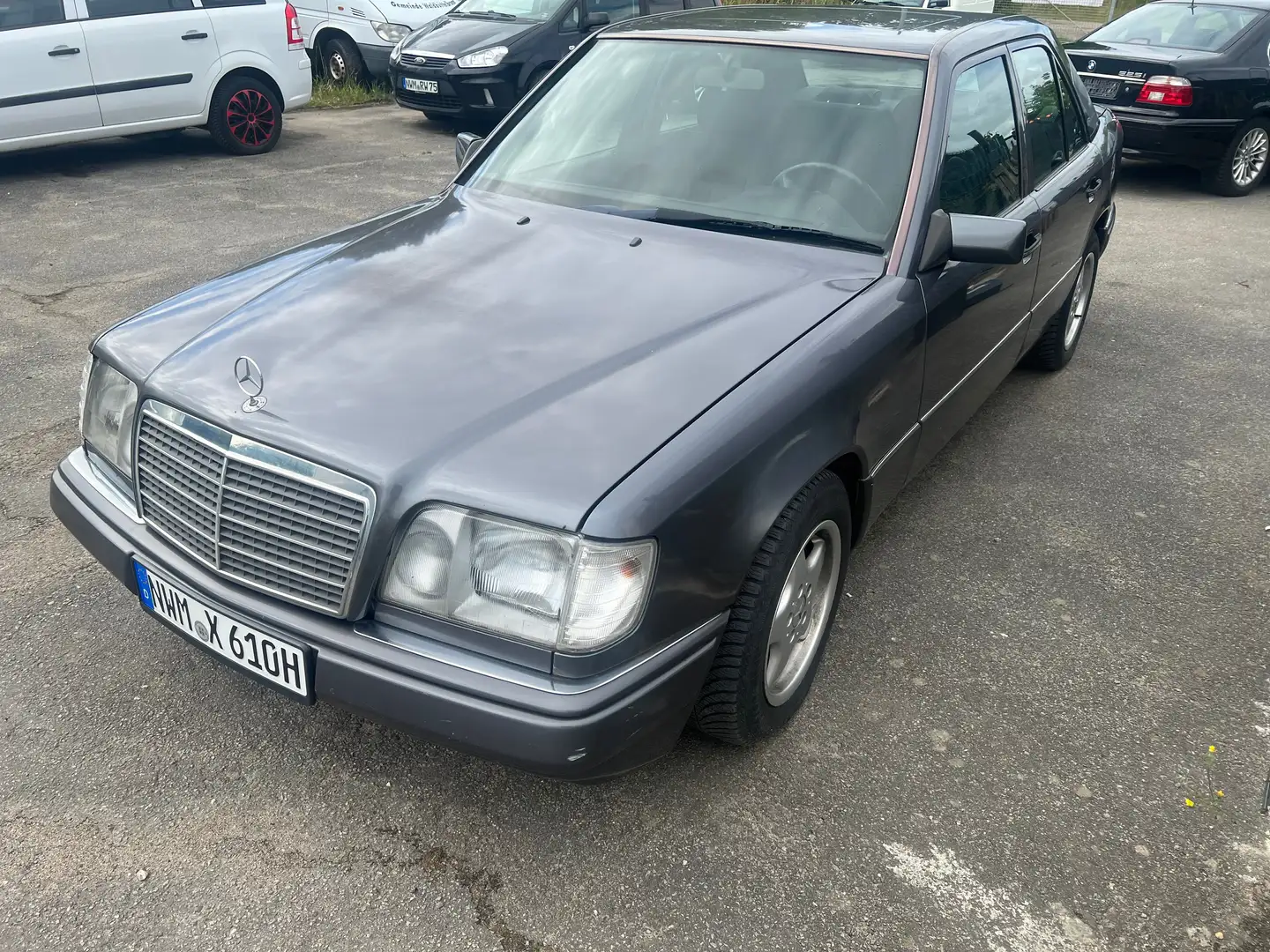Mercedes-Benz E 200 Grau - 1