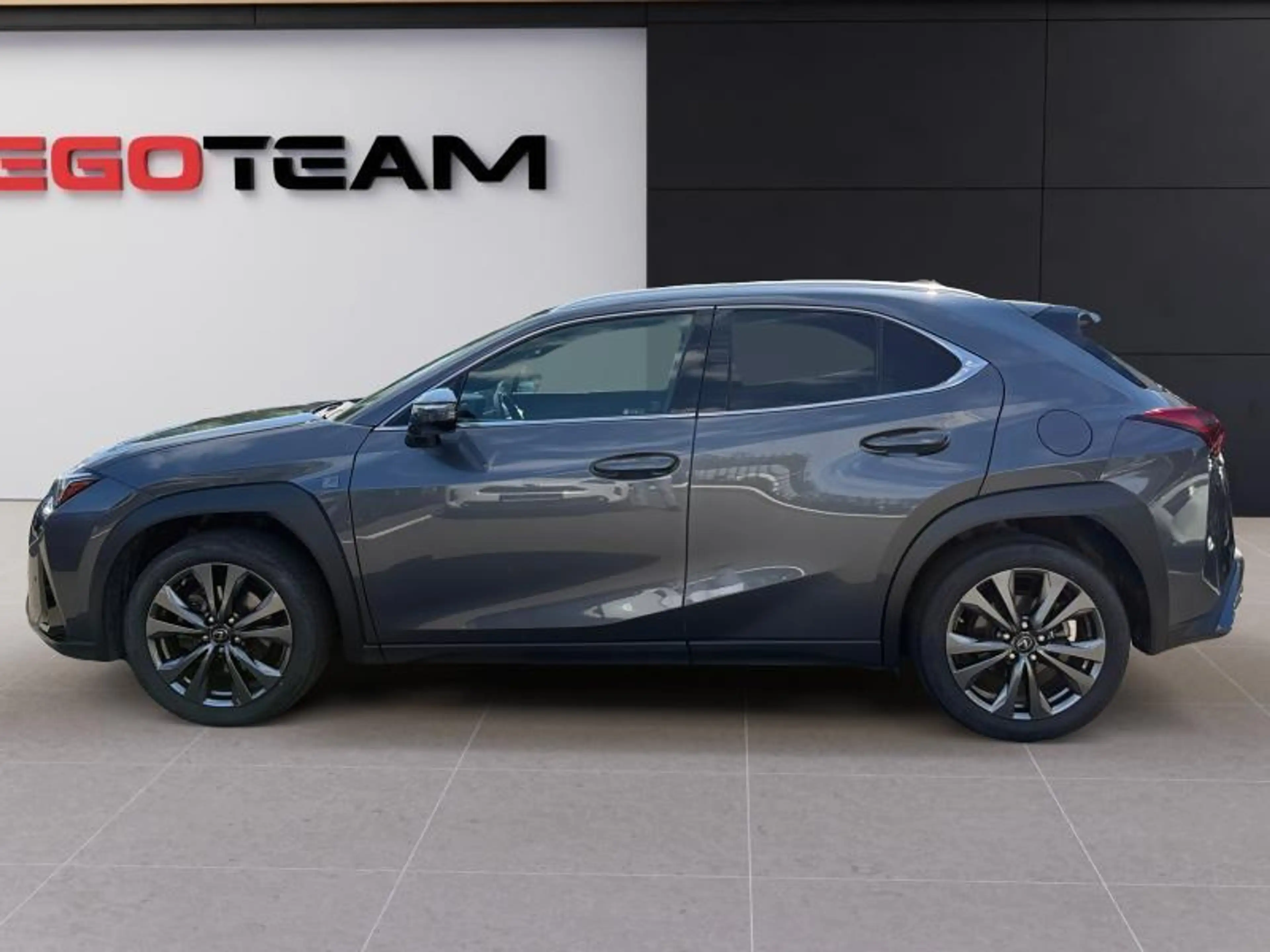 Lexus UX 250h F SPORT Design — photo 3