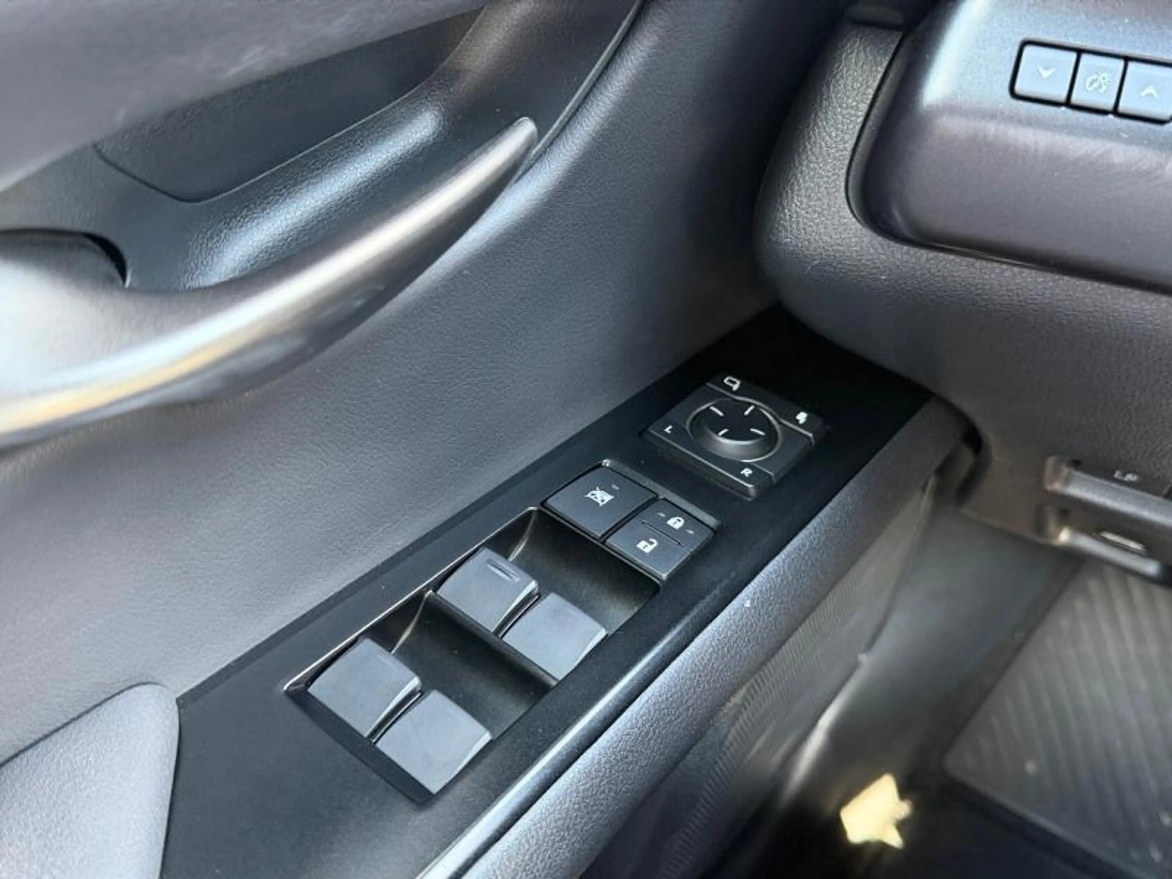 Lexus UX 250h F SPORT Design — photo 24