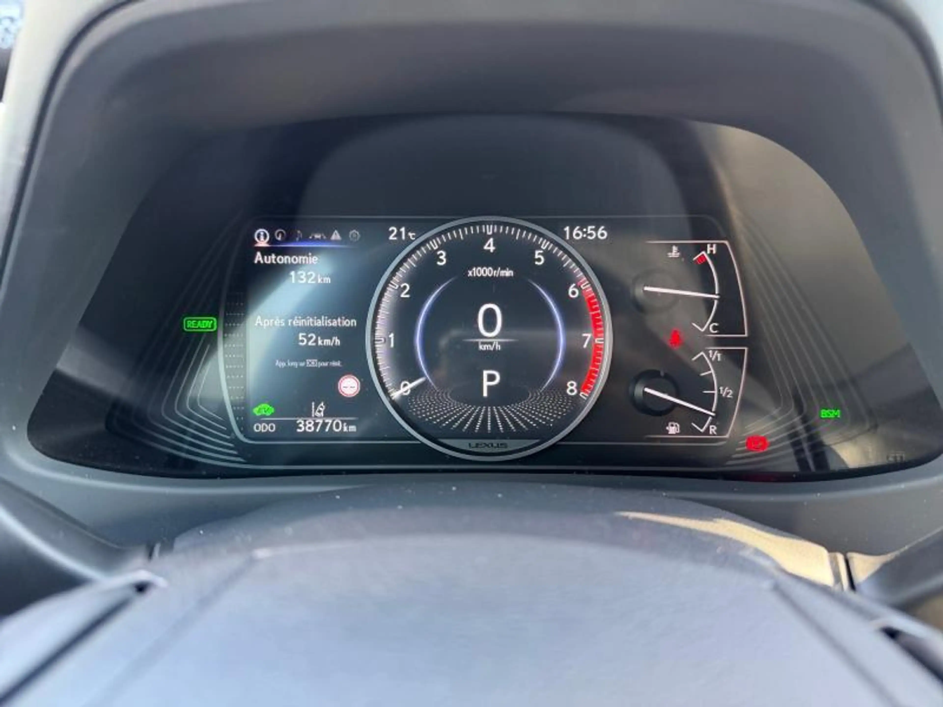 Lexus UX 250h F SPORT Design — photo 17