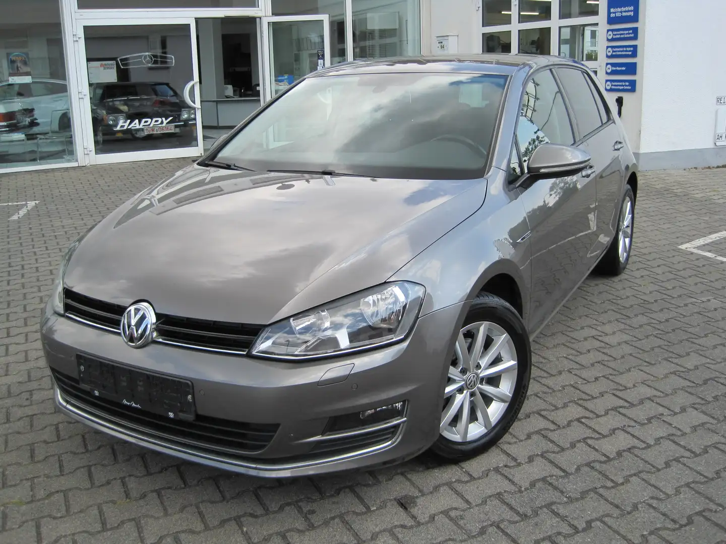 Volkswagen Golf Lounge BMT Grijs - 1