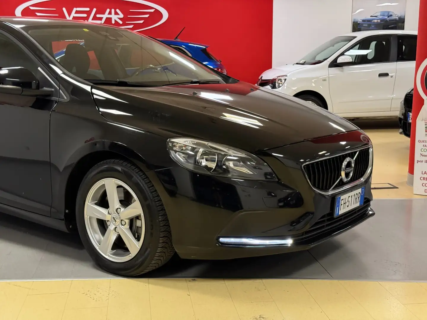 Volvo V40 V40 D3 Geartronic Momentum Noir - 2