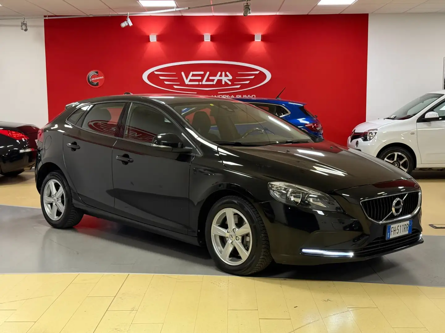 Volvo V40 V40 D3 Geartronic Momentum Noir - 1