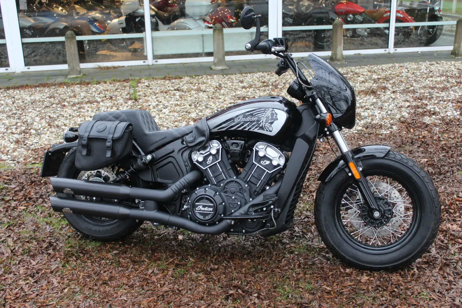 Indian Scout Scout Bobber Twenty jekill en Hyde Zwart - 1