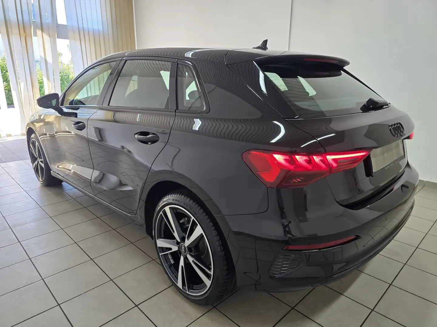 Audi A3 Sportback 30 TFSI S-tronic S-Line Optik schwaz Zwart - 2