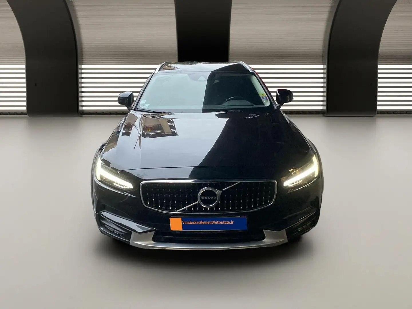 Volvo V90 Cross Country D5 AWD 235 ch Geartronic 8 Noir - 2