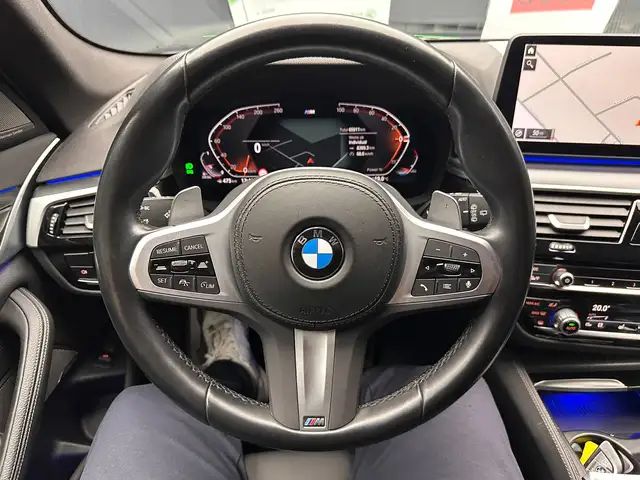 BMW 5 Series view 19