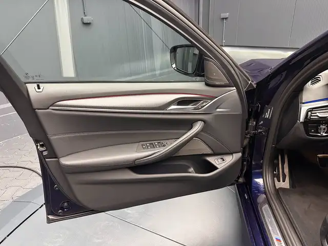 BMW 5 Series view 15