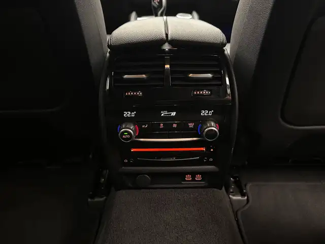 BMW 5 Series view 30