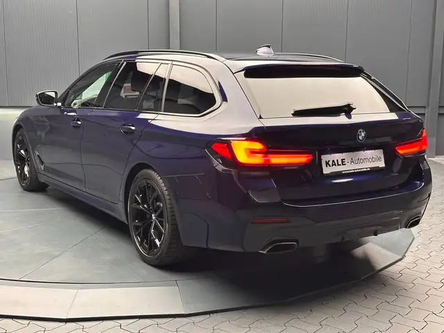 BMW 5 Series view 4