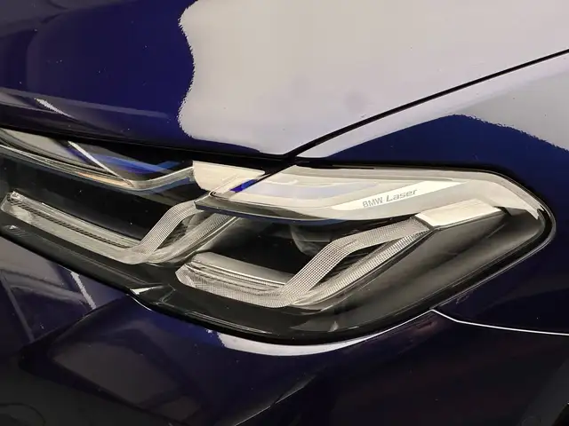 BMW 5 Series view 9