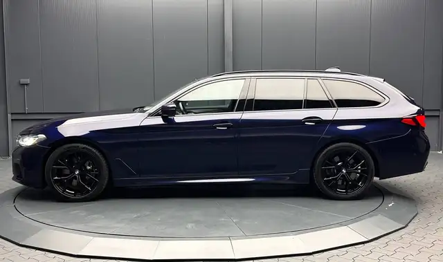 BMW 5 Series view 3