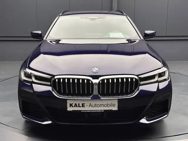 BMW 5 Series view 8
