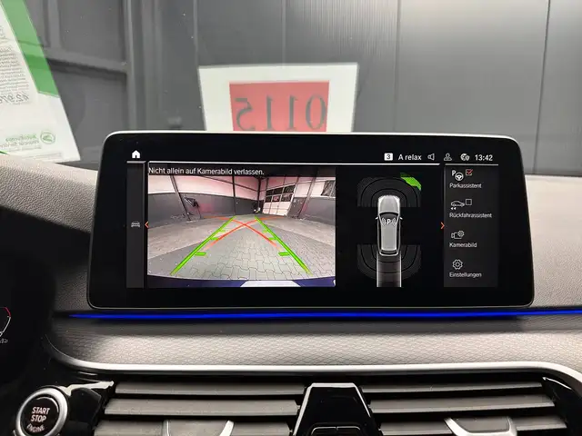 BMW 5 Series view 24