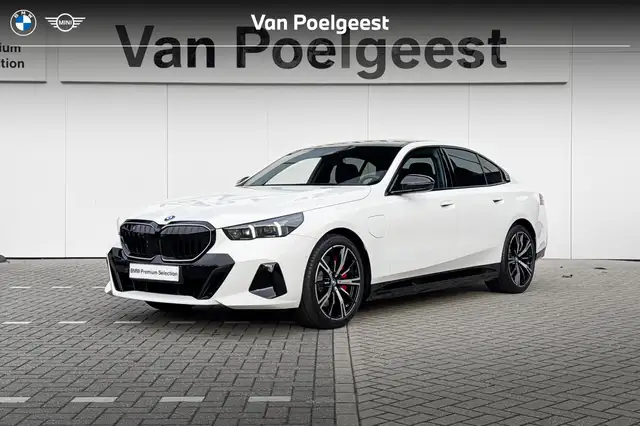BMW 550 5 Serie Sedan 550e xDrive | M Sport | Driving Assi