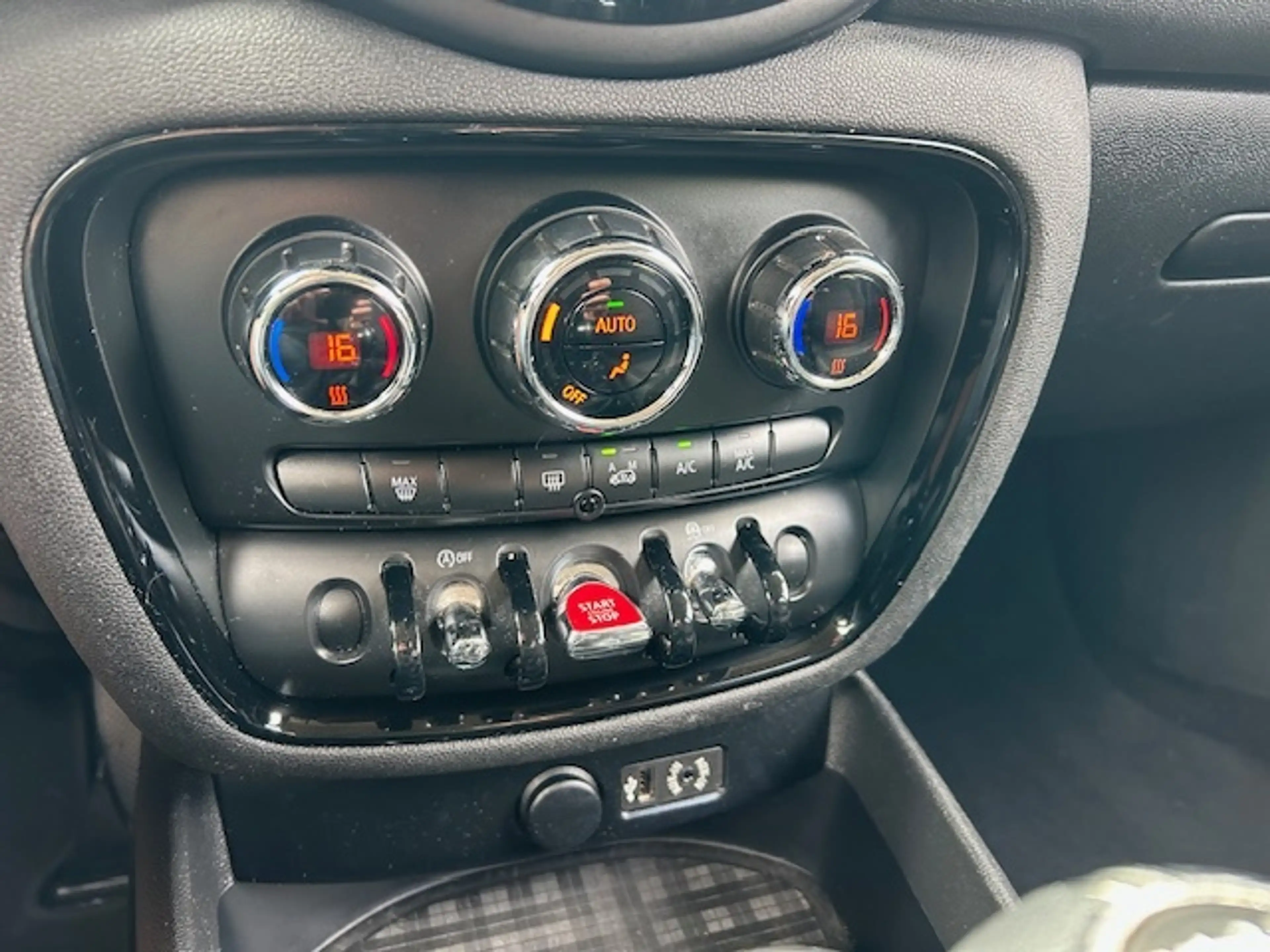 MINI One Clubman 1.5 Business NAVI CRUISE CLIMA BLUETH — photo 17