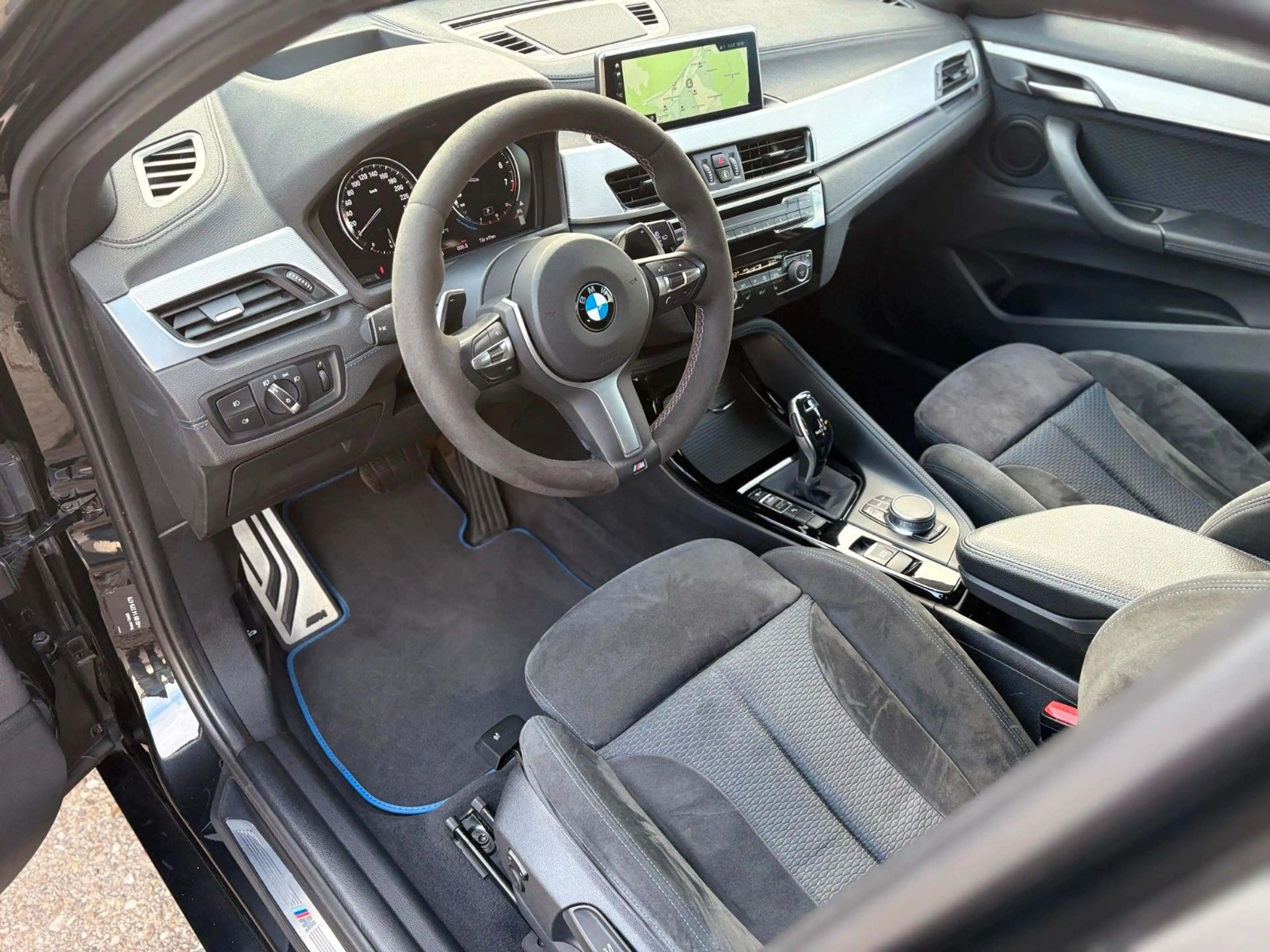 BMW X2 sDrive 20 i M Sport Pano Kamera HUD 20 Zoll — photo 11