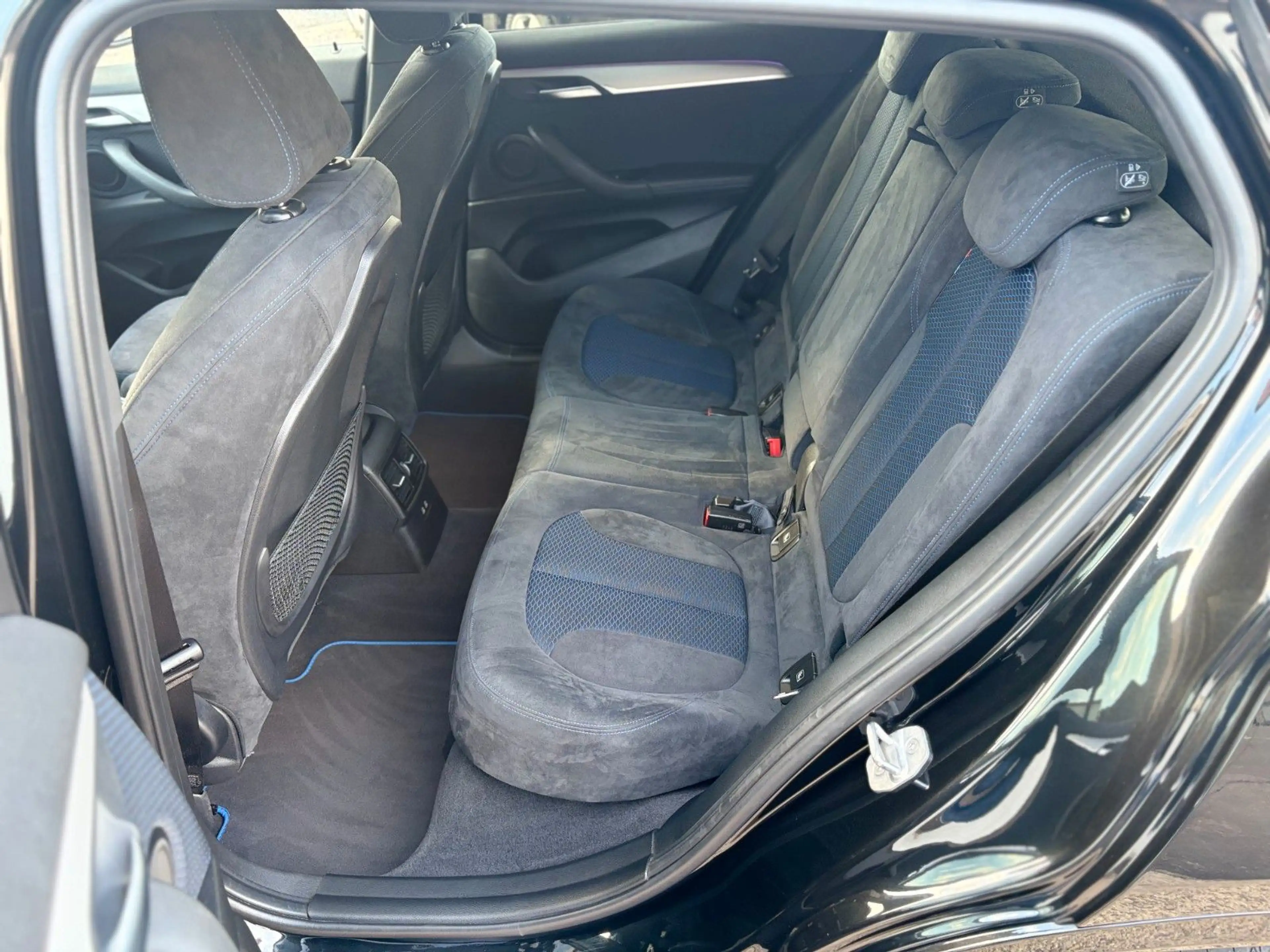 BMW X2 sDrive 20 i M Sport Pano Kamera HUD 20 Zoll — photo 14
