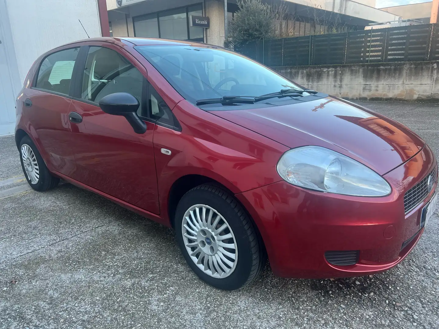 Fiat Grande Punto 5p 1.2 Dynamic 65cv Per Neopatentati Rojo - 1