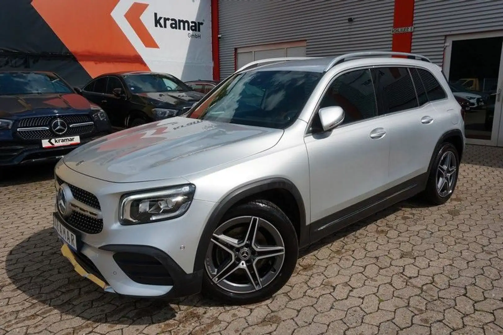 Mercedes-Benz GLB 200 DCT 8G-Tronic AMG Line 7-Sitzer Kamera Silber - 1