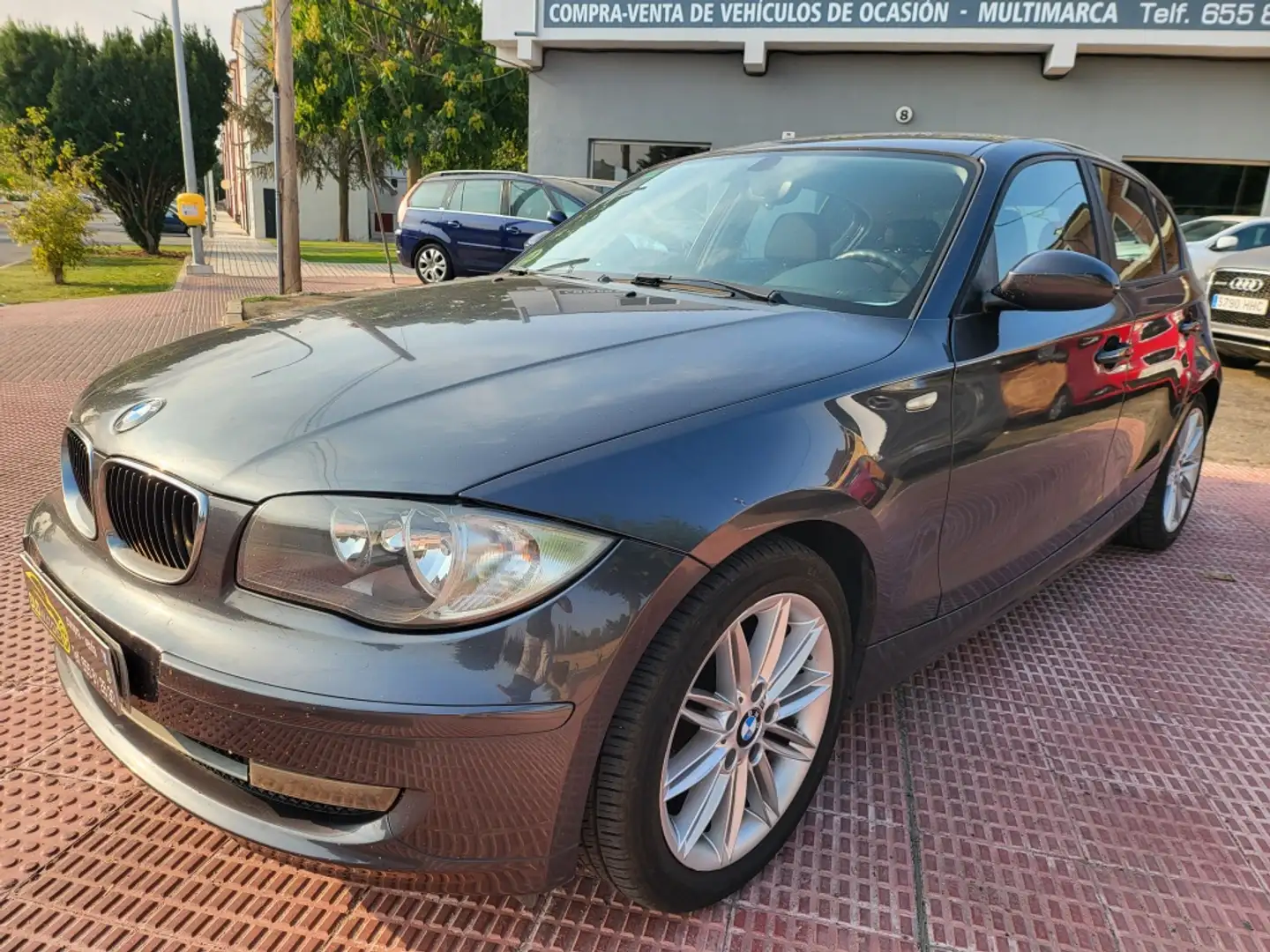 BMW 118 118d Gris - 1