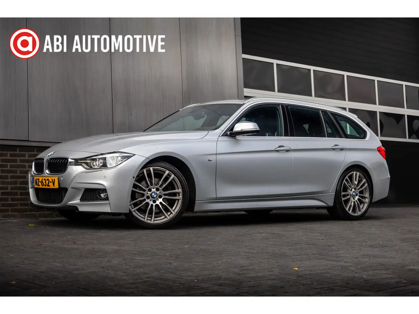 BMW 330 3-serie Touring 330i 252 pk Centennial High Execut Grijs - 1