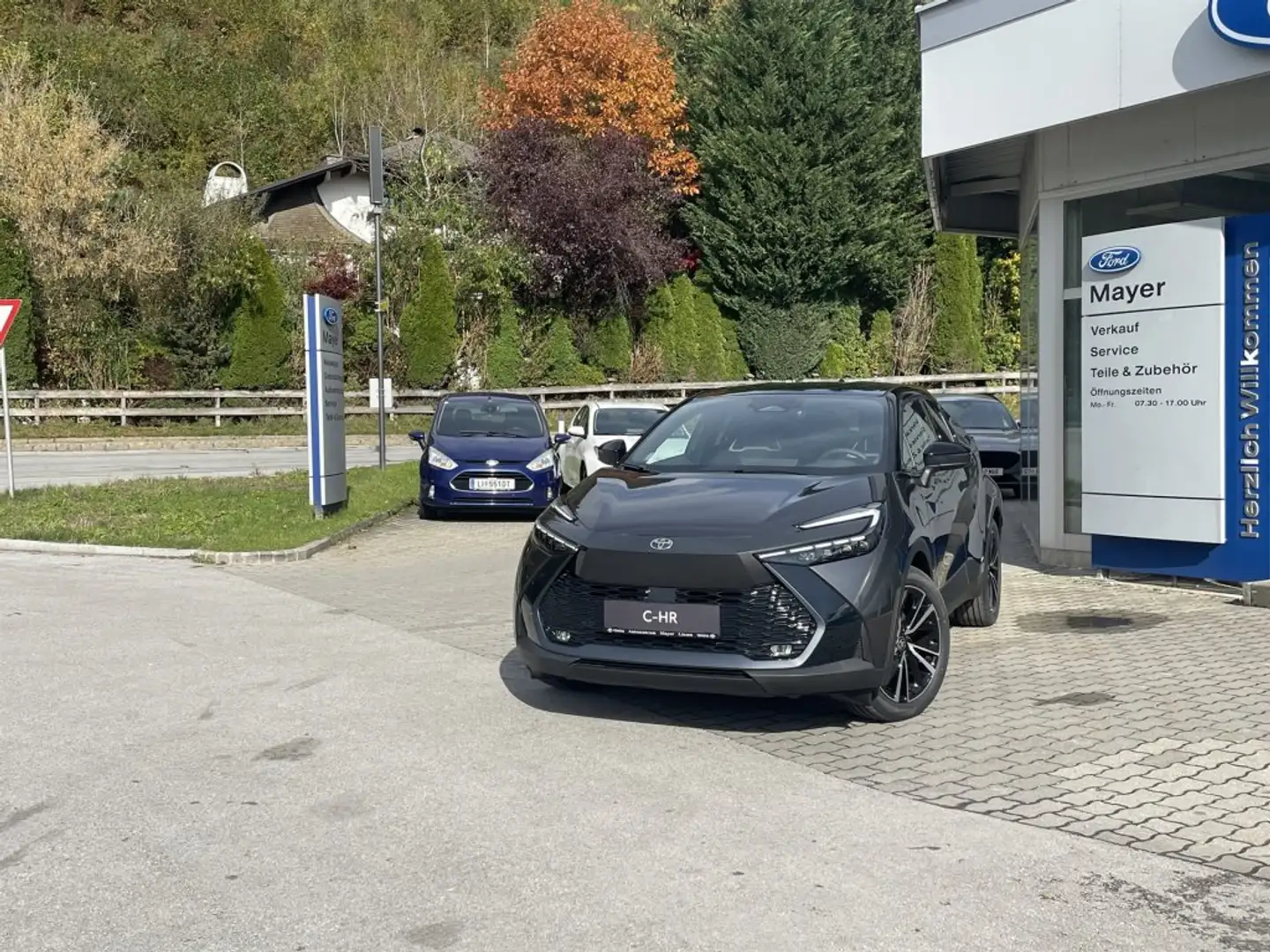 Toyota C-HR - 2,0 l Hybrid 4x4 Lounge CVT Gris - 1
