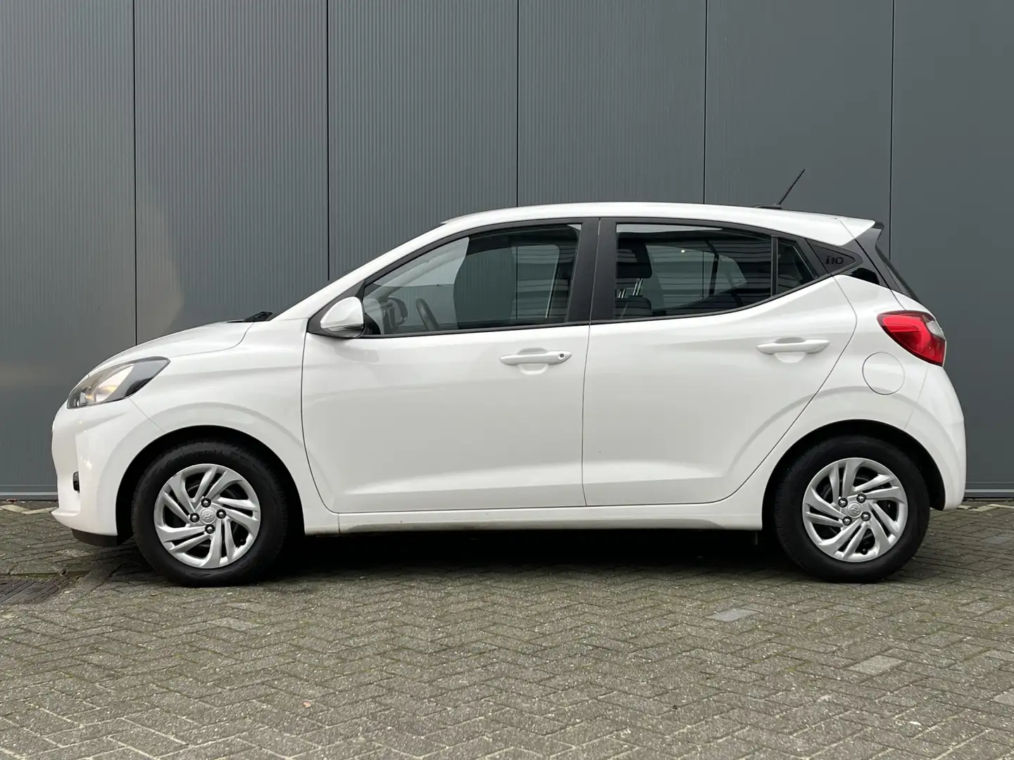 Hyundai i10 1.0 67pk Comfort | LED | Airco | Carplay | Navigat Blanc - 2