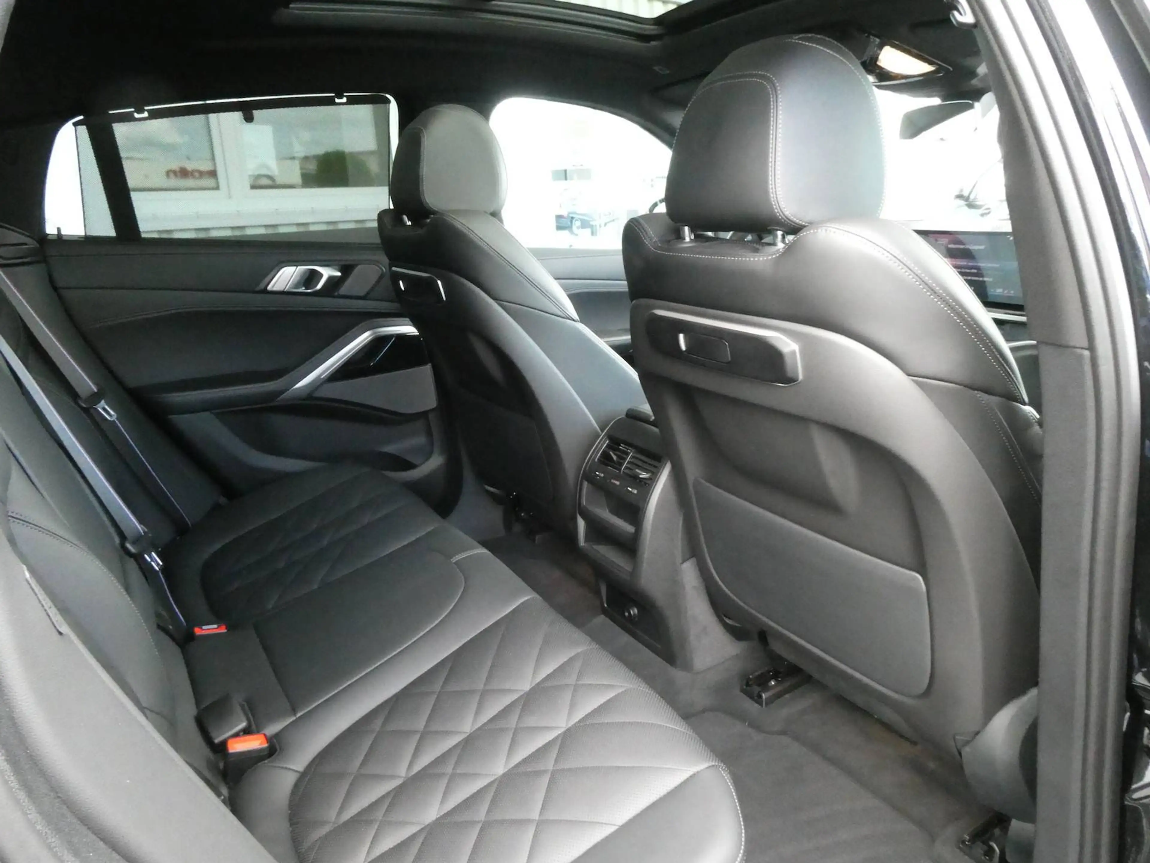 BMW X6 40 i xDrive M Sport Pro — photo 11