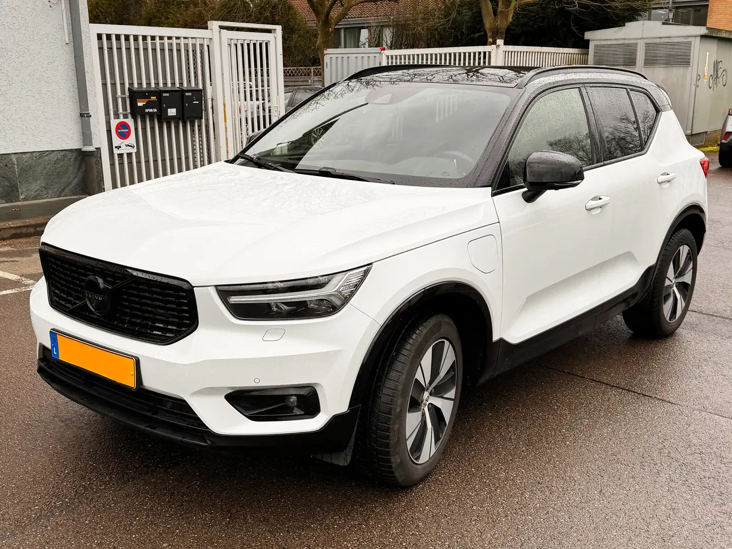 Volvo XC40 R-Design T5 Recharge Hybride Rechargeable Blanc - 1