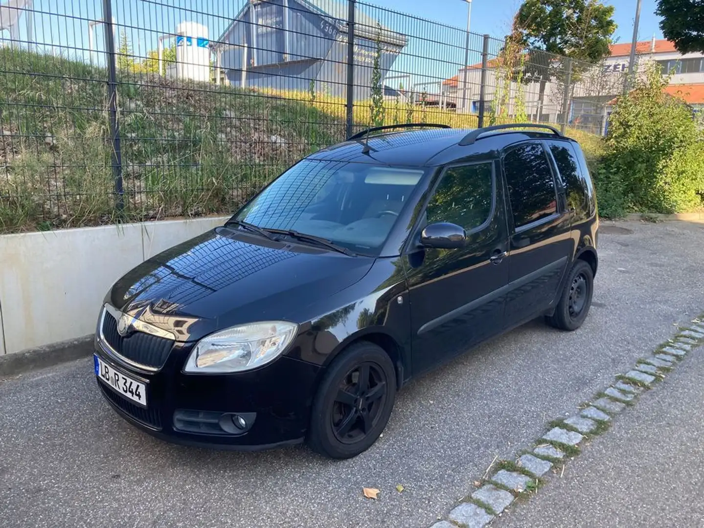 Skoda Roomster 1.6 16V Style Чёрный - 1