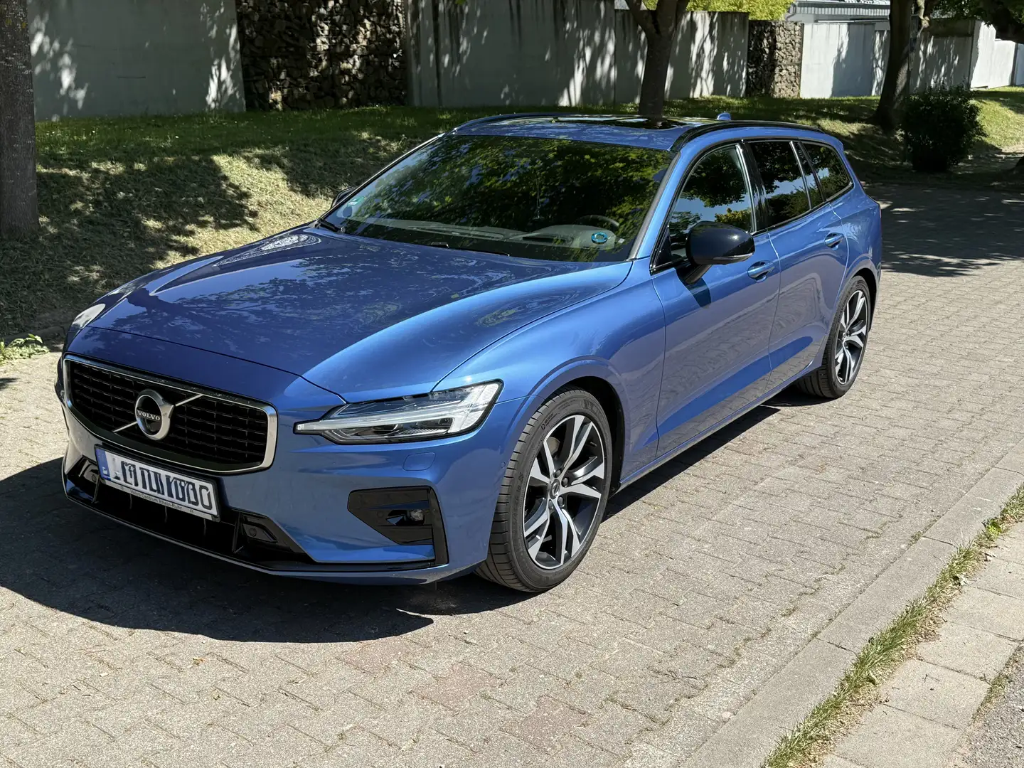 Volvo V60 R Design T4 HUD PANO MASSAGE AHK 360 Kam. Blau - 2