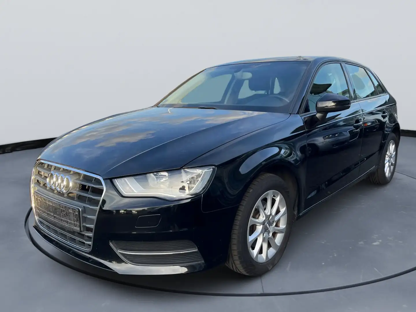 Audi A3 attraction/2.Hand/Sitzheizung/2-Z Klima/Isofix Schwarz - 2