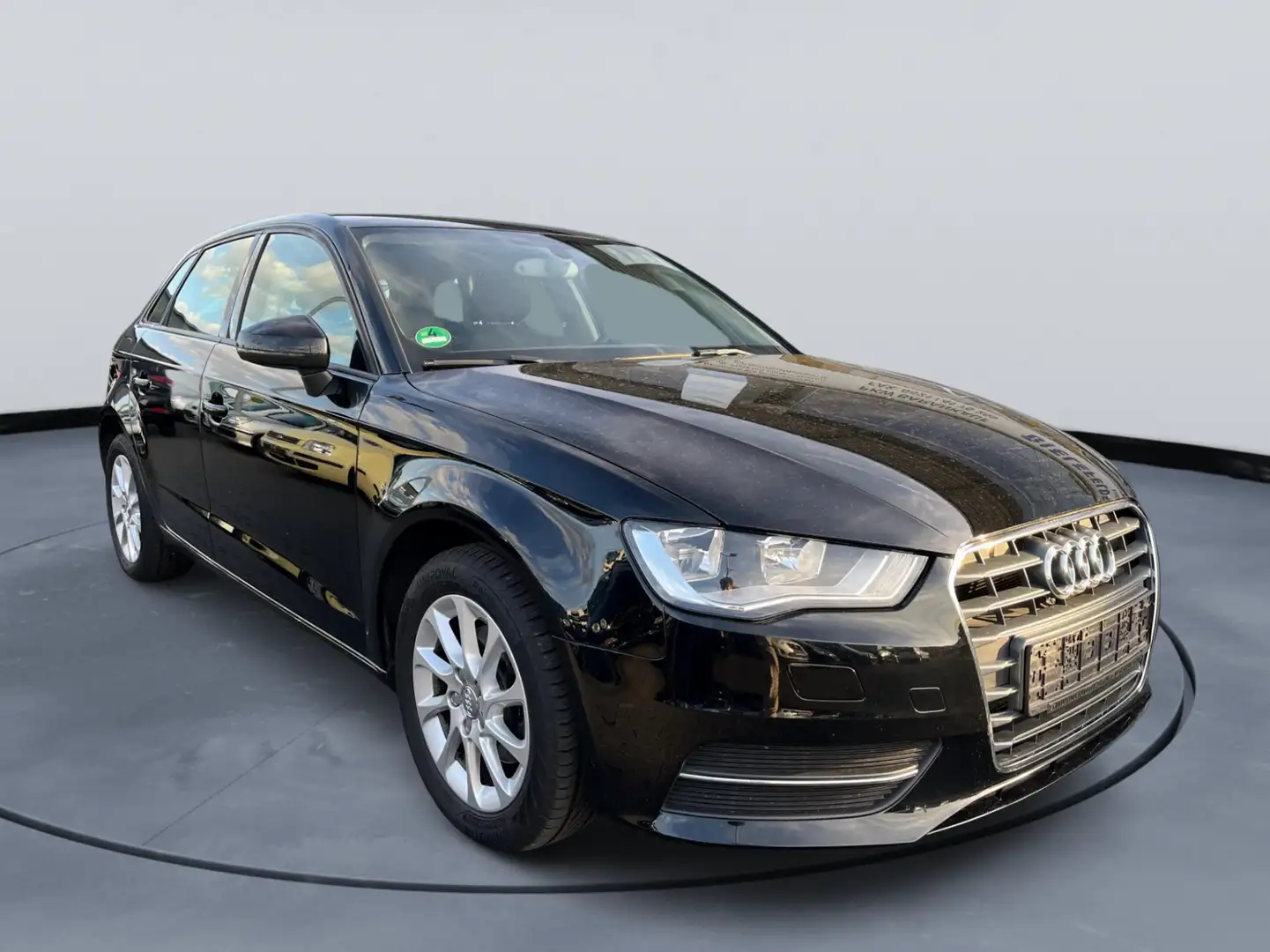 Audi A3 attraction/2.Hand/Sitzheizung/2-Z Klima/Isofix Schwarz - 1