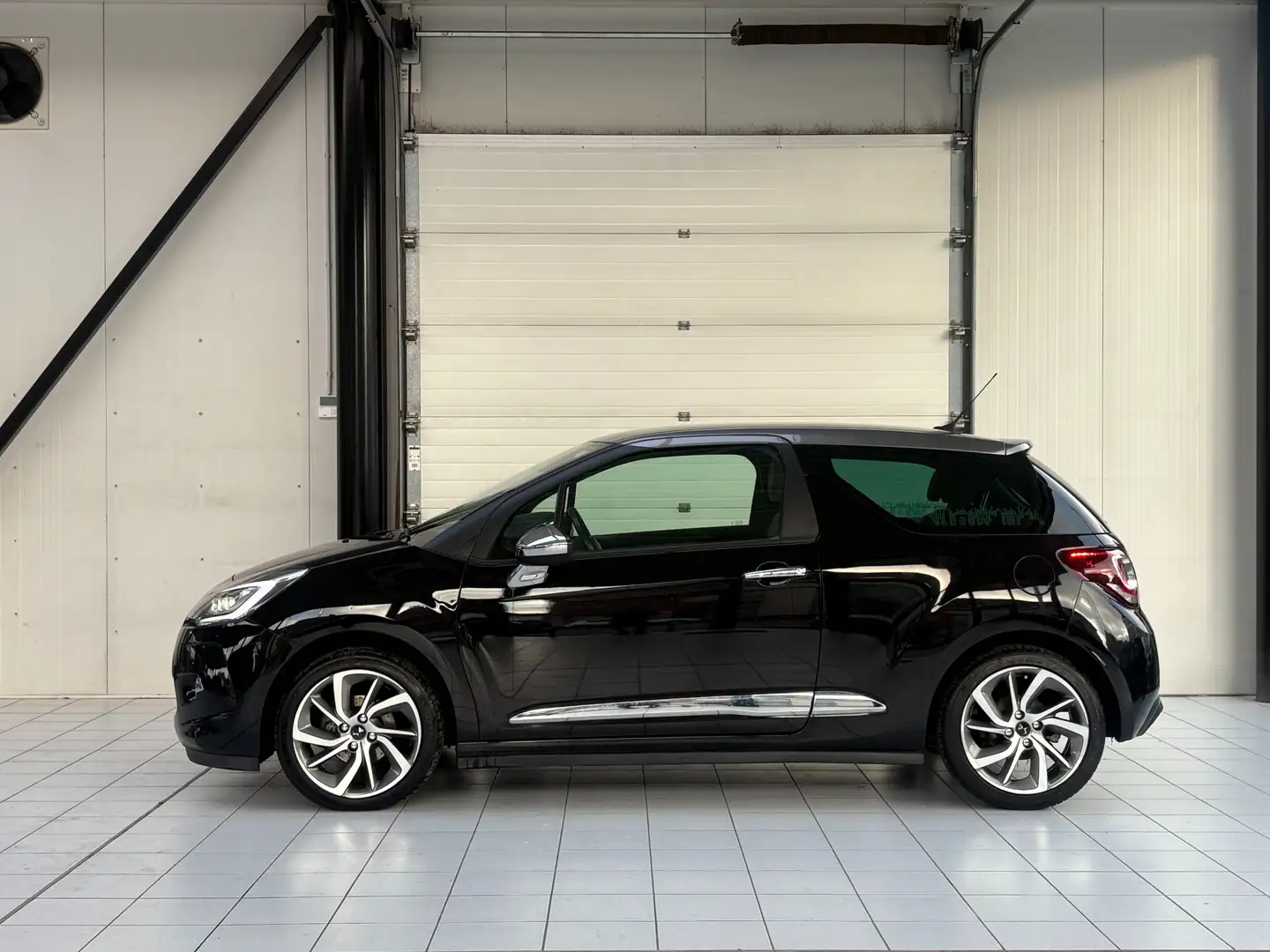Citroen DS3 DS3 1.2i *MATRIX LED*GPS*CAMERA*CARPLAY*JANTE* Schwarz - 2
